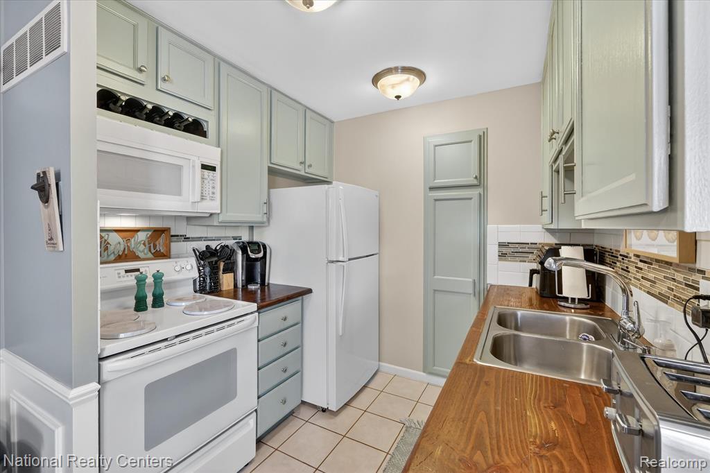 526 W Rockwell Street, Fenton, MI 48430 — Photo 16