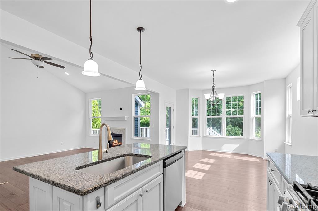 48884 Garden Lane, Canton, MI 48188 — Photo 8