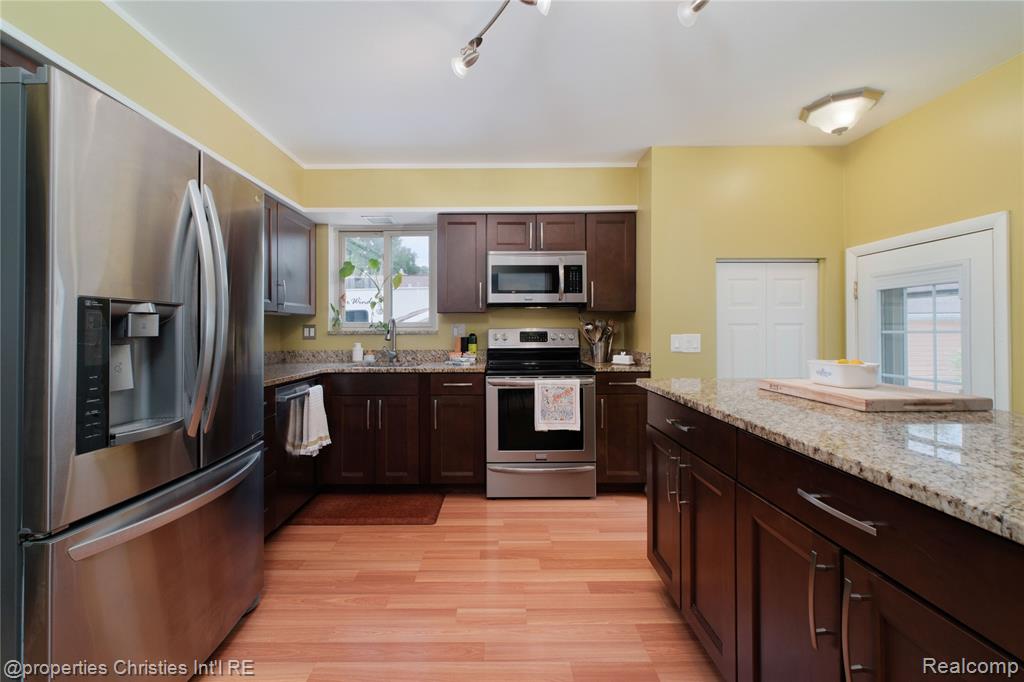 4228 Rosewold Avenue, Royal Oak, MI 48073 — Photo 9