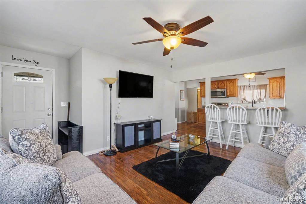 5091 W Carpenter Road, Flint, MI 48504 — Photo 9