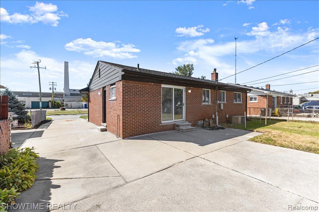 10358 Cloverdale Avenue, Ferndale, MI 48220 — Photo 32
