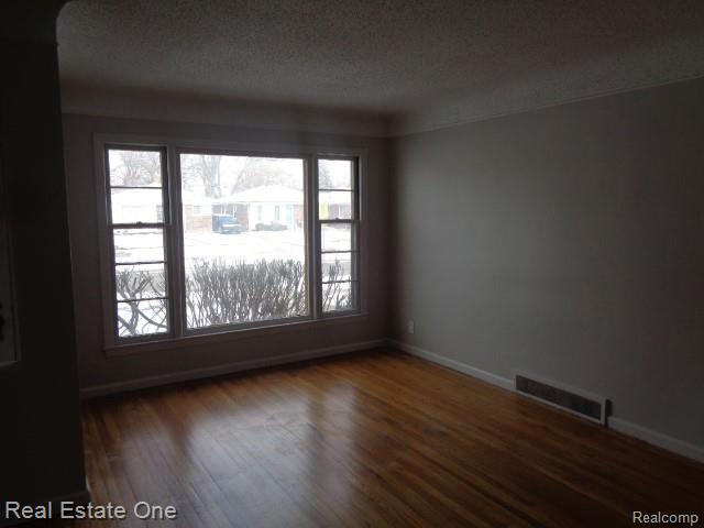 12835 Oak Park Boulevard, Oak Park, MI 48237 — Photo 8
