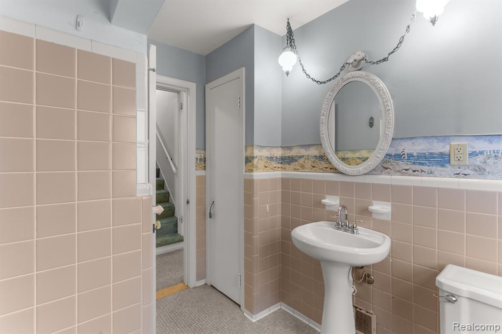 843 MAYBURN Street, Dearborn, MI 48128 — Photo 15