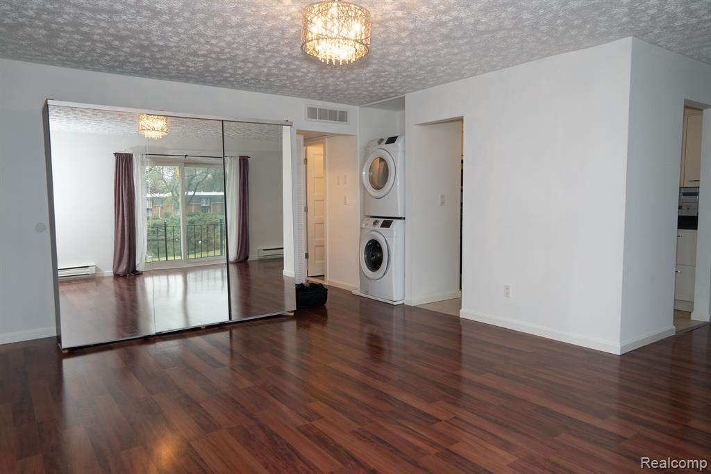 1876 COLONIAL VILLAGE Way, 3, Waterford, MI 48328 — Photo 3