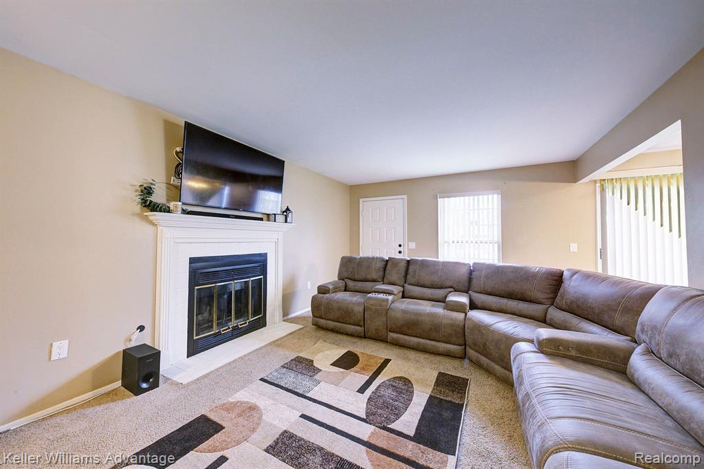 1612 WIMBLEDON Drive, Walled Lake, MI 48390 — Photo 4