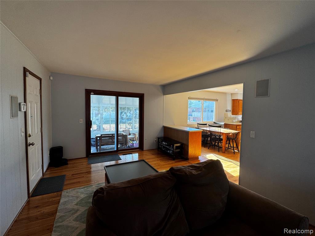 855 Avon Court, Grosse Pointe Woods, MI 48236 — Photo 23