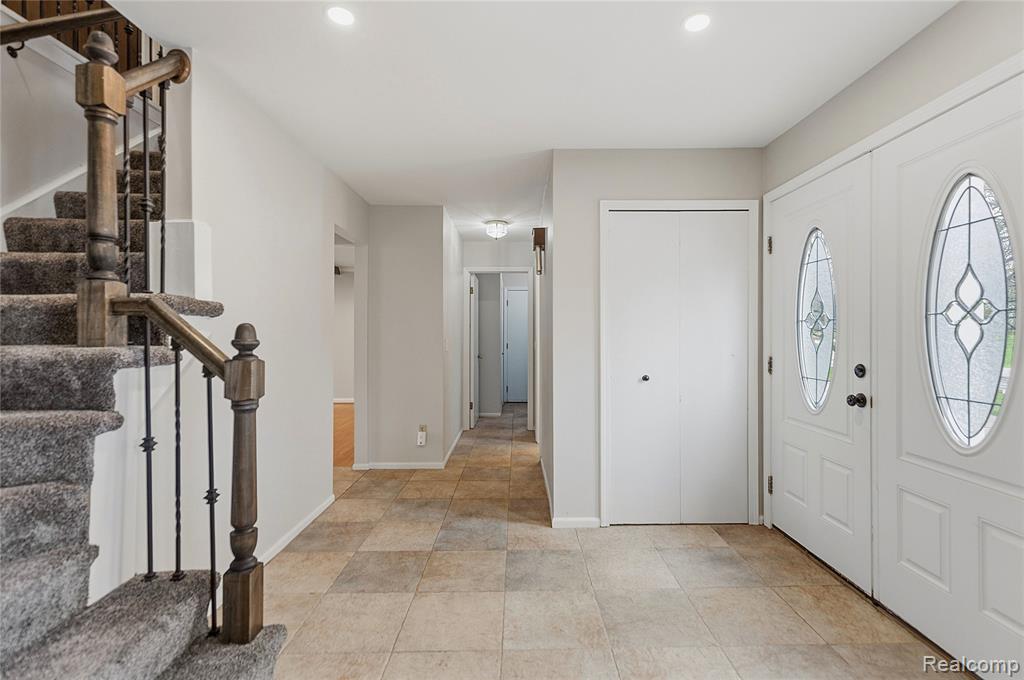 5119 Greenbriar Drive, West Bloomfield, MI 48323 — Photo 4