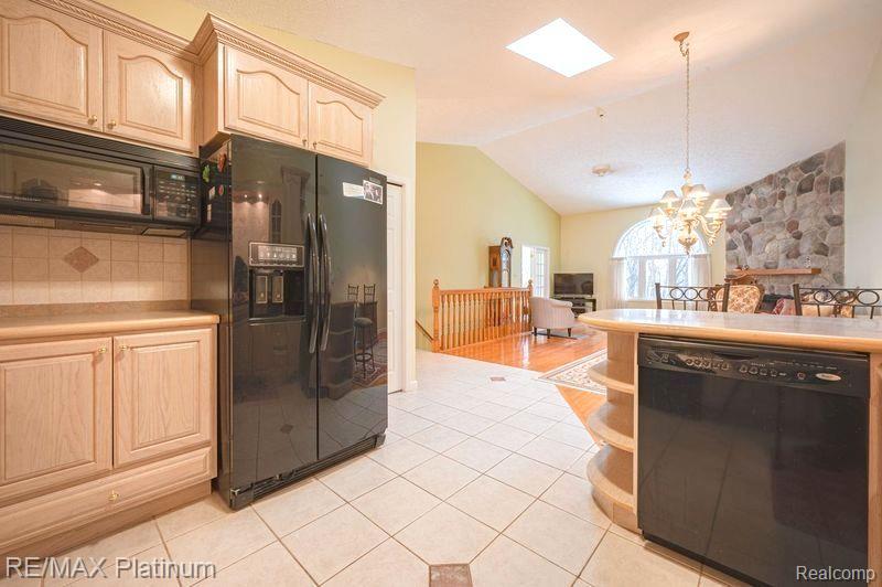 7567 Radcliffe, 55, Brighton, MI 48114 — Photo 16
