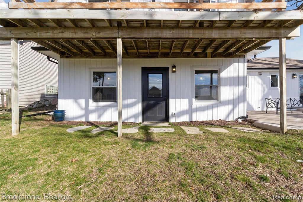 633 DETROIT Avenue, Lake Orion, MI 48362 — Photo 75