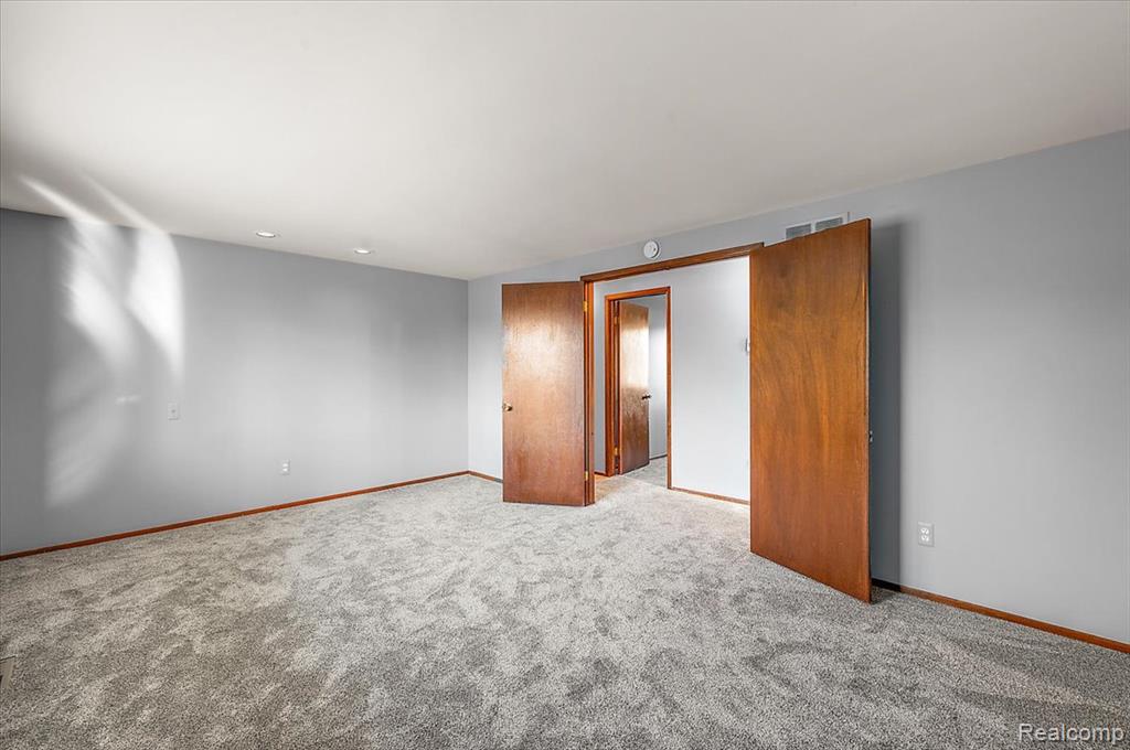 40649 Rinaldi Drive, Sterling Heights, MI 48313 — Photo 32