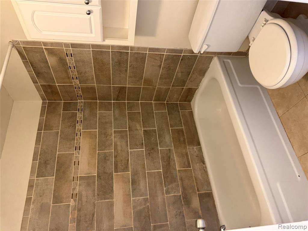 28404 Longmeadow Lane, Brownstown, MI 48183 — Photo 14