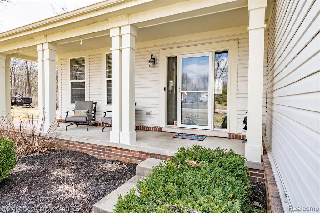 5946 OAK BEND Court, Howell, MI 48843 — Photo 2