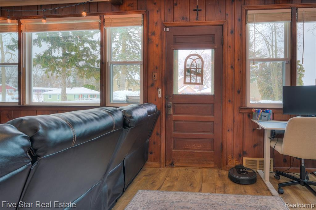 8421 Lagoon Street, Commerce Twp, MI 48382 — Photo 4