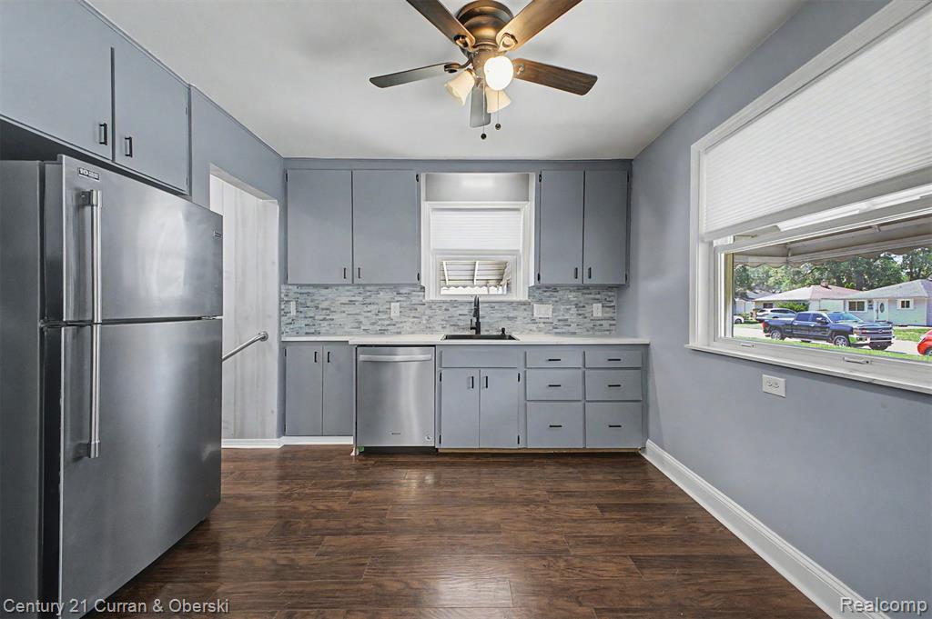 5375 Mayfair Street, Dearborn Heights, MI 48125 — Photo 10