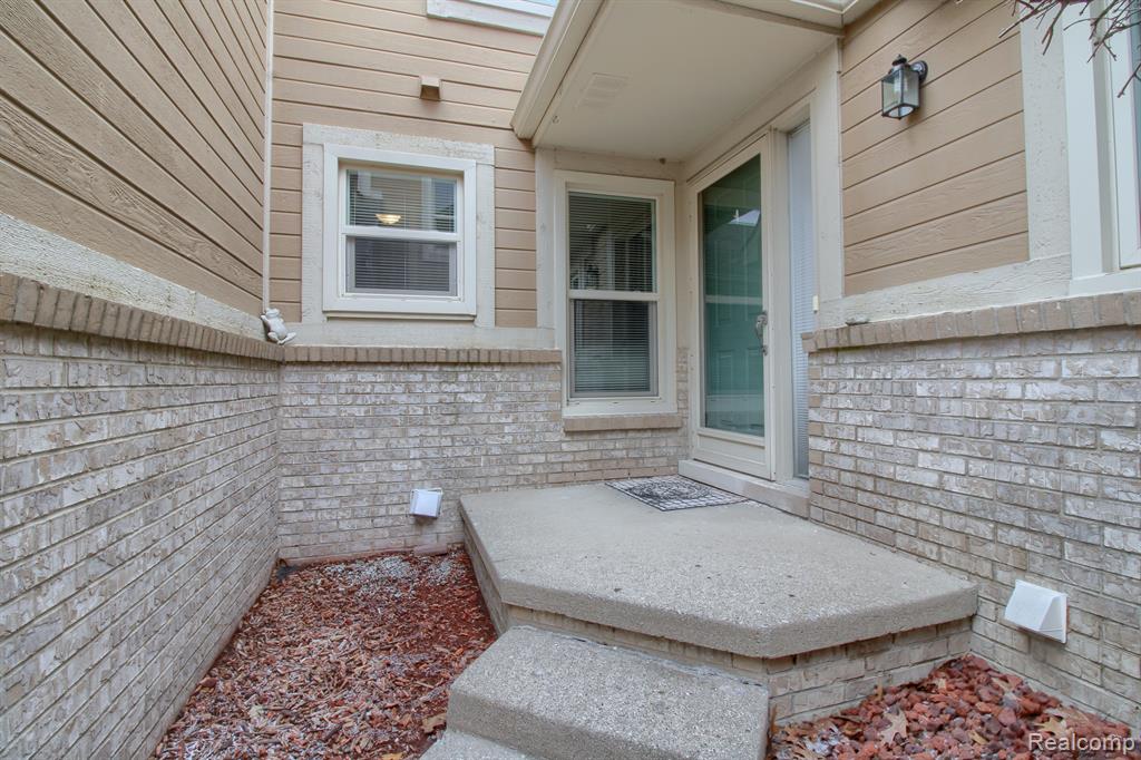 9362 EASTWIND Drive, Livonia, MI 48150 — Photo 2
