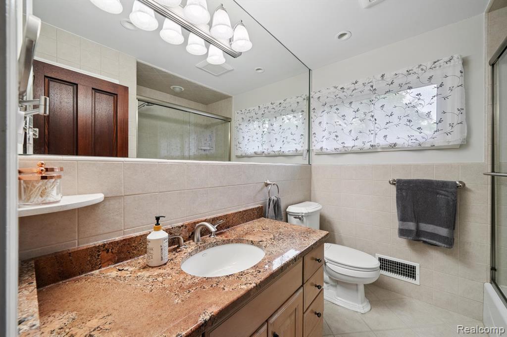 425 Kendry Avenue, Bloomfield Hills, MI 48302 — Photo 33