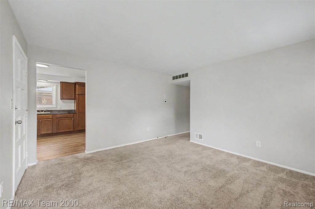 4947 Roosevelt Boulevard, Dearborn Heights, MI 48125 — Photo 6