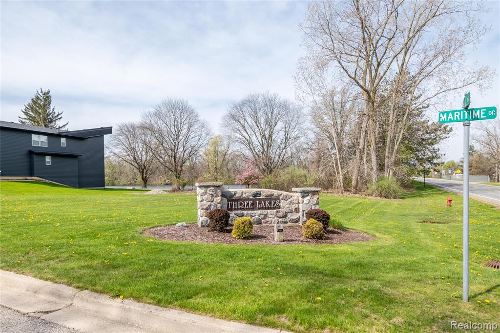 2745 Maritime Drive, Lansing, MI 48911