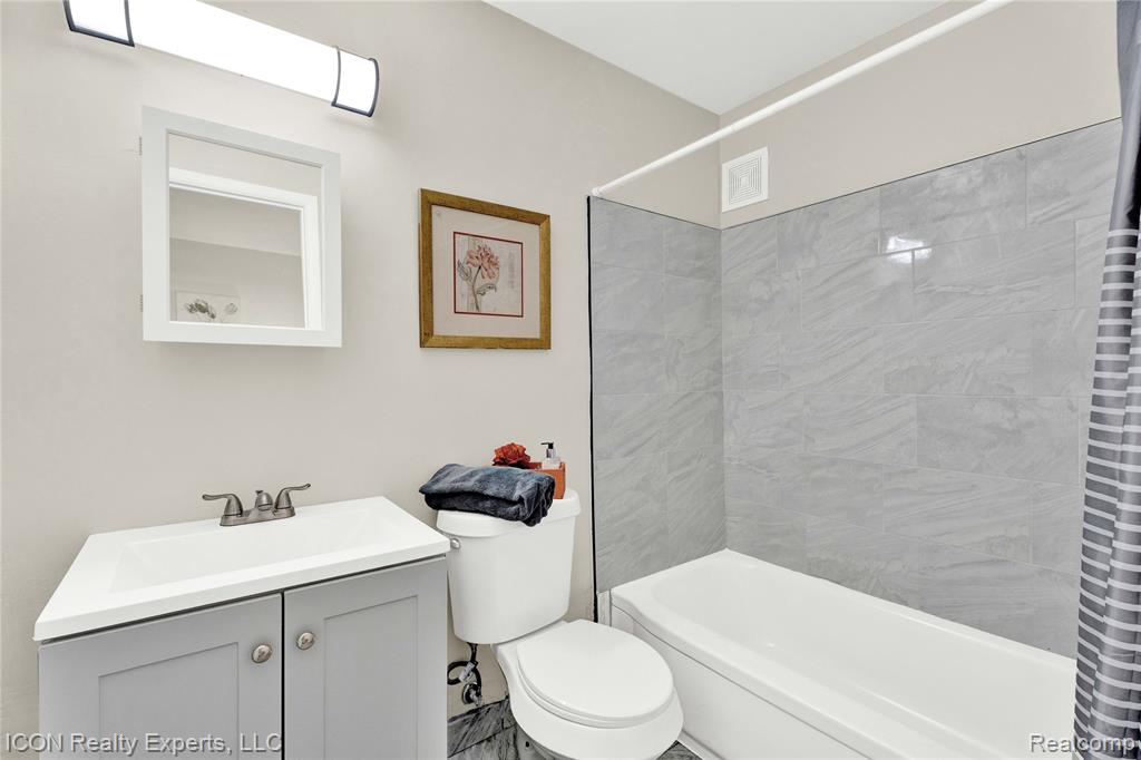 18400 Lahser Road, Detroit, MI 48219 — Photo 12