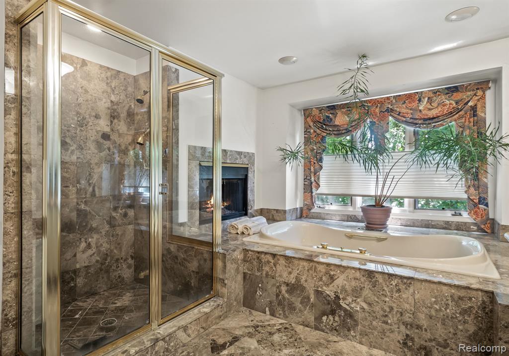4730 Mirror Lake Drive, West Bloomfield, MI 48323 — Photo 18