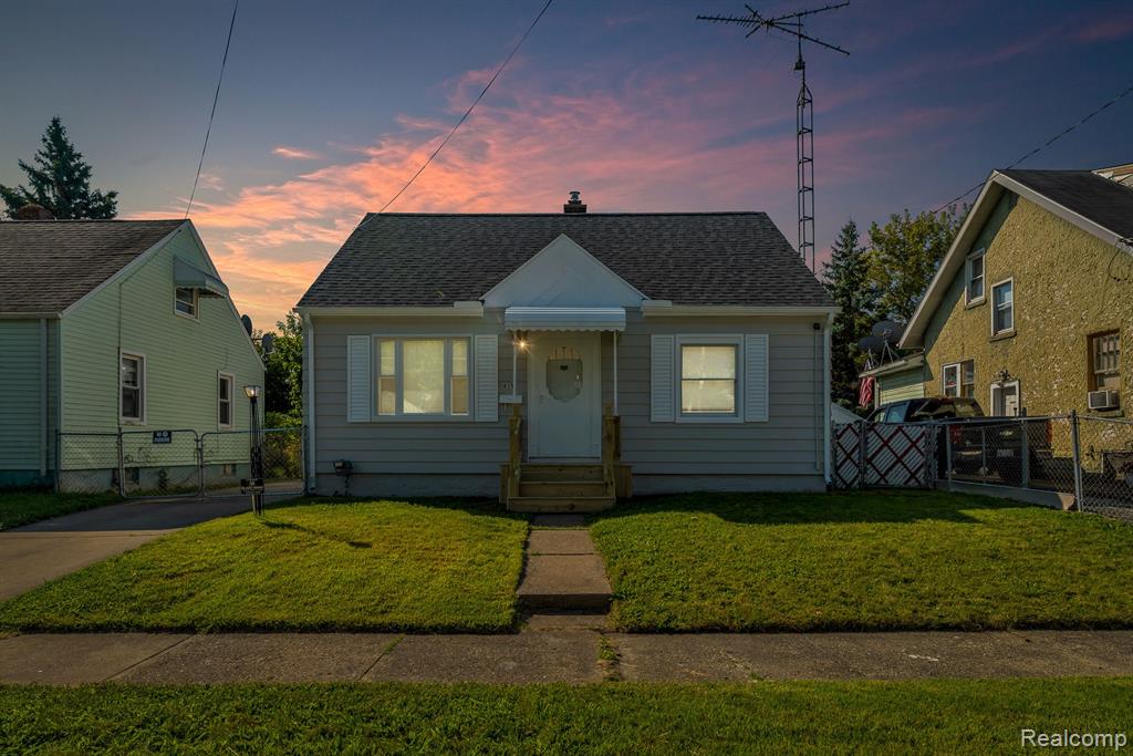 619 VERMILYA Avenue, Flint, MI 48507 — Photo 2
