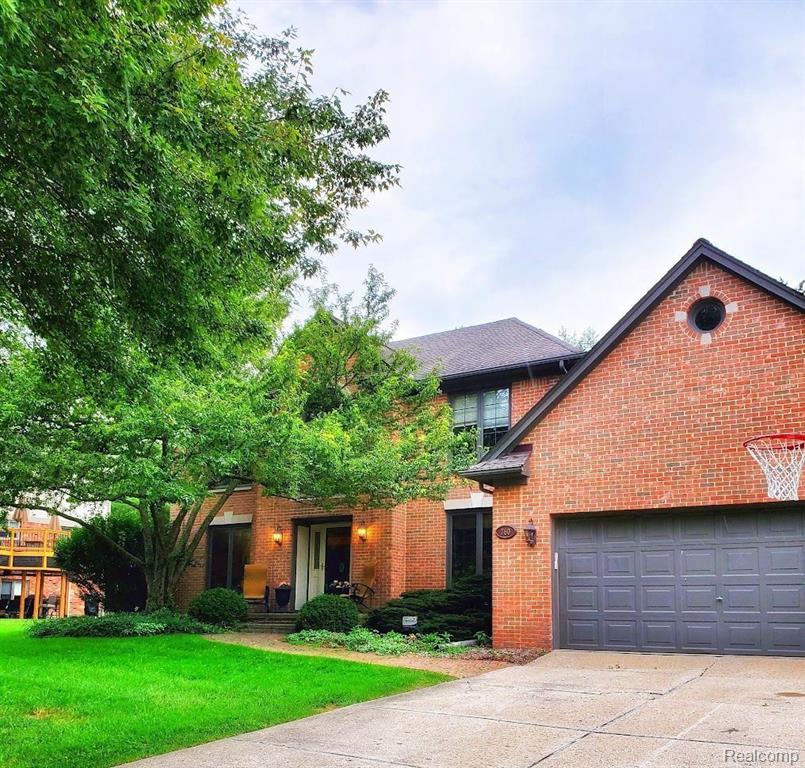 760 Stanford Circle, Rochester Hills, MI 48309 — front exterior