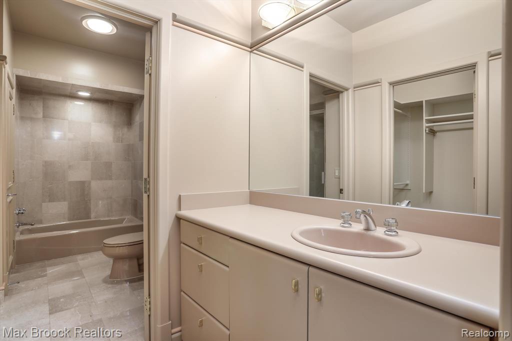 4366 KAREN Lane, Bloomfield Hills, MI 48302 — Photo 49