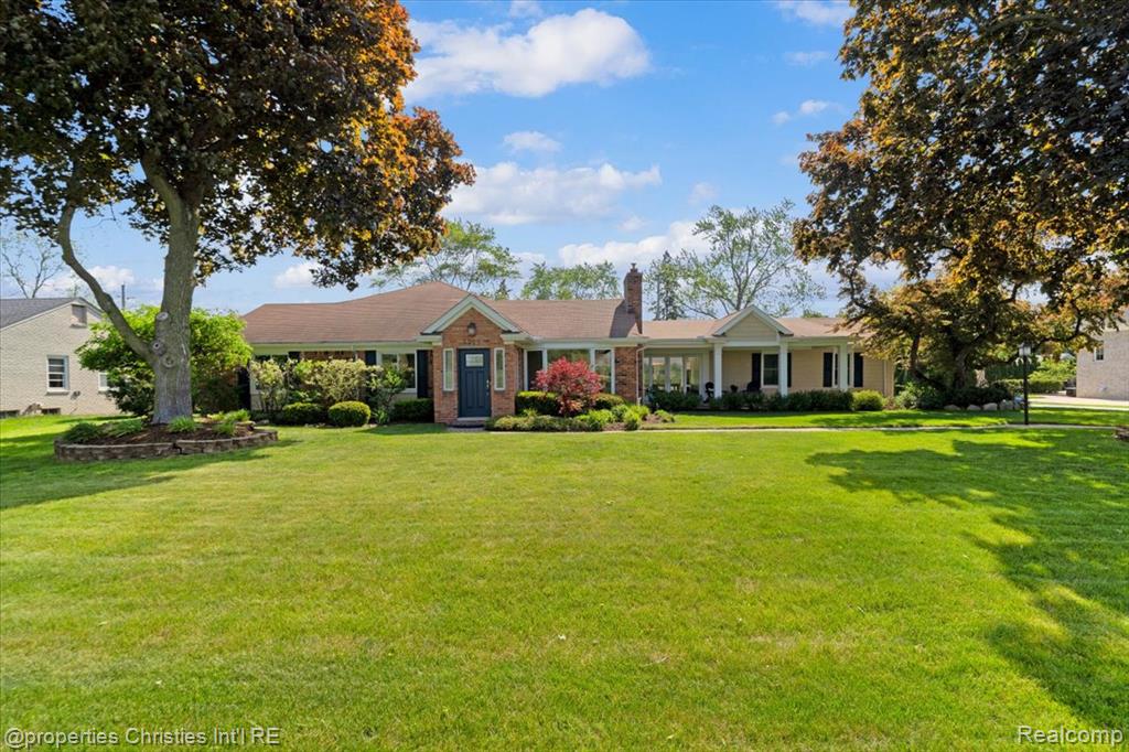6225 Golfview Drive, Bloomfield Hills, MI 48301 — front exterior