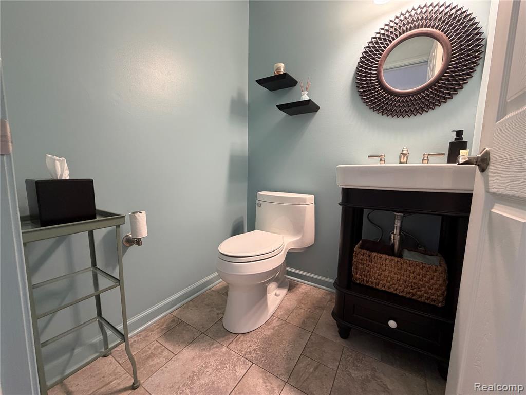 490 Cove View Drive, Waterford, MI 48327 — Photo 18