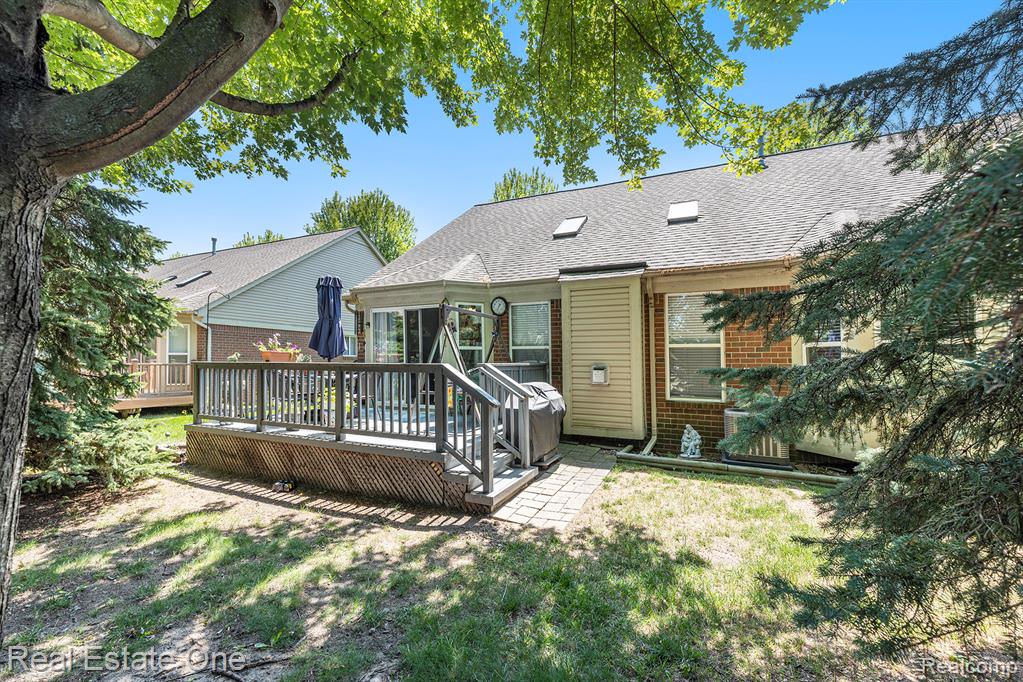 4097 Honeysuckle Drive, Sterling Heights, MI 48314 — Photo 18