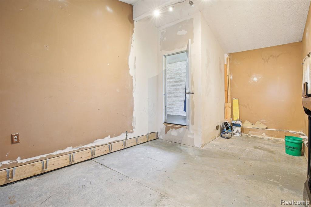 9091 MAPLEWOOD Drive, Clio, MI 48420 — Photo 12