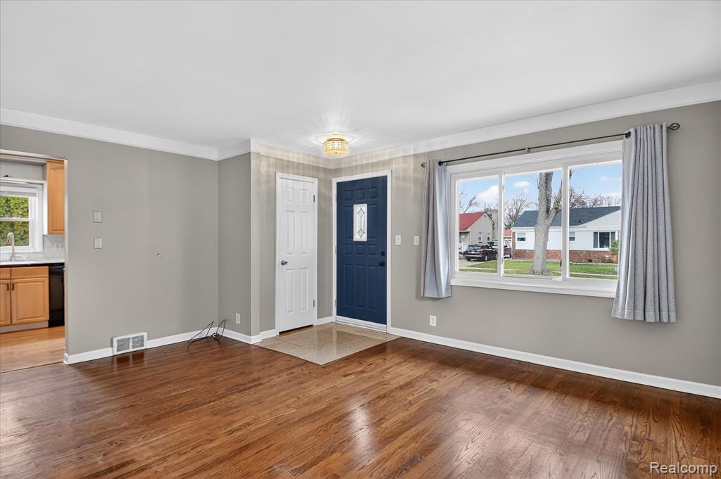 830 Mapleknoll Avenue, Madison Heights, MI 48071 — Photo 10