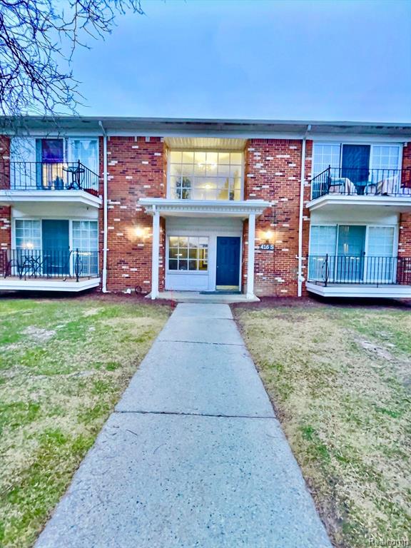 416 FOX HILLS Drive S, Bloomfield Hills, MI 48304 — Photo 2