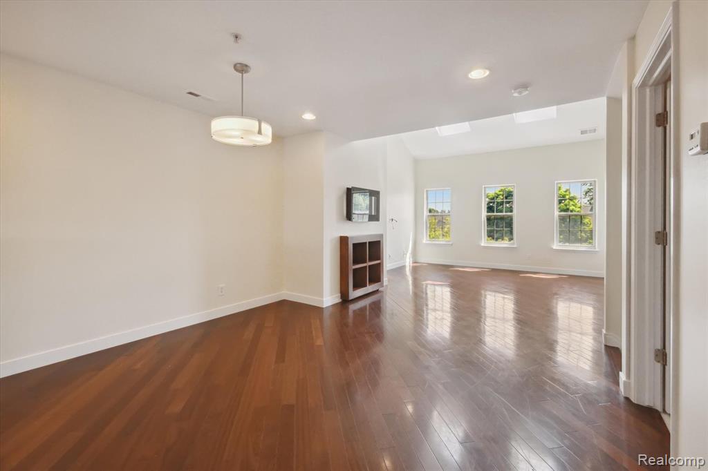 29399 GLEN OAKS Boulevard E, Farmington Hills, MI 48334 — Photo 9