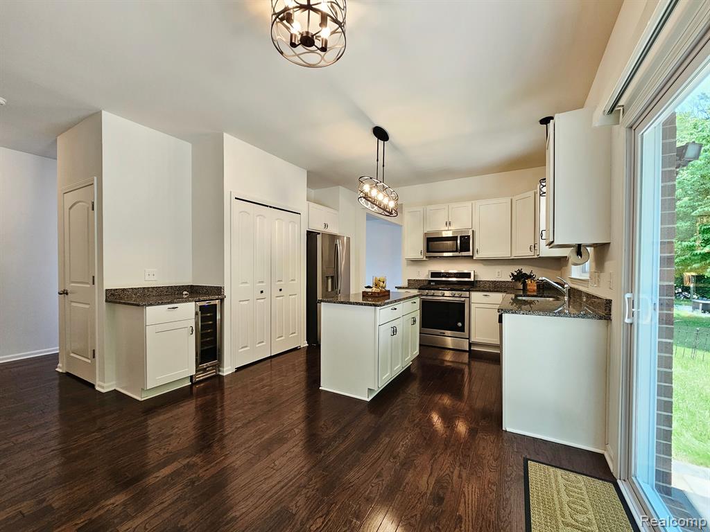 13401 STAMFORD Road, Belleville, MI 48111 — Photo 9
