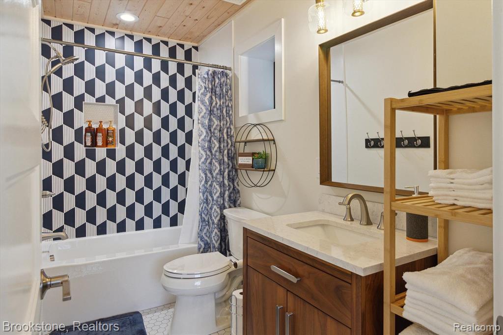 6245 W HIGGINS LAKE Drive, Roscommon, MI 48653 — Photo 36