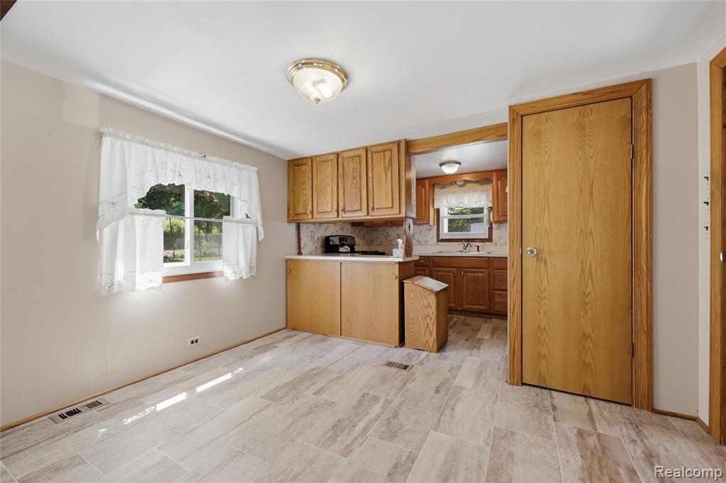 3700 Sylvester Drive, Dryden, MI 48428 — Photo 10