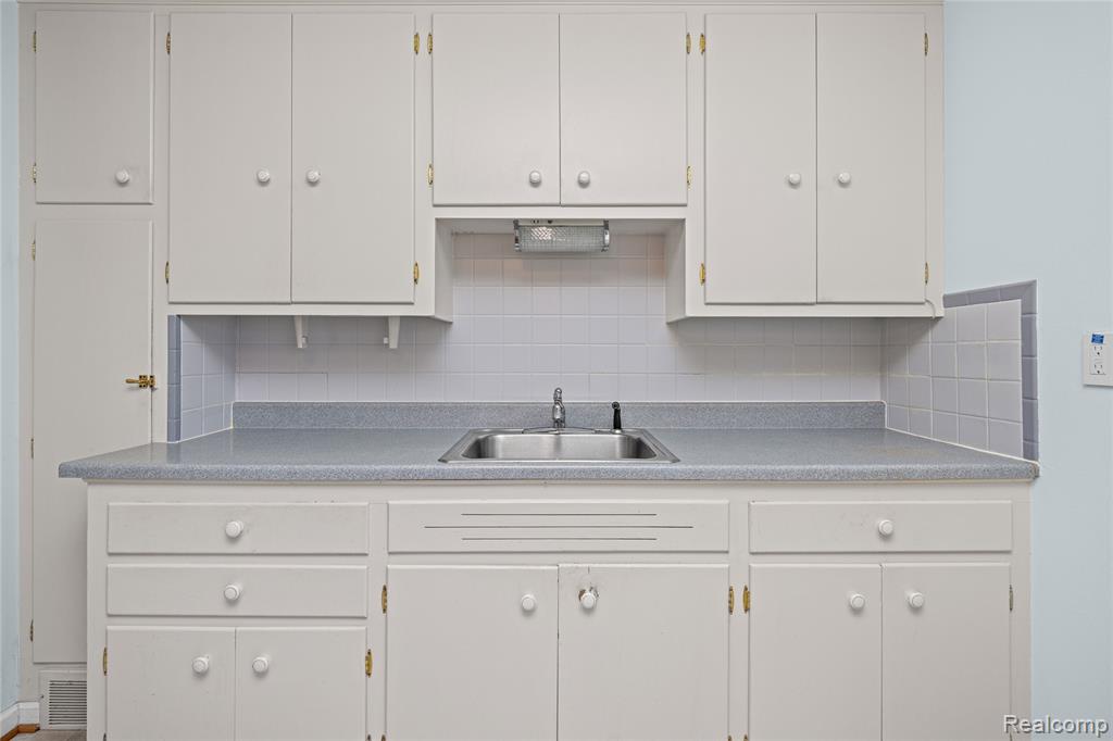 33441 Leona Street, Garden City, MI — Photo 13