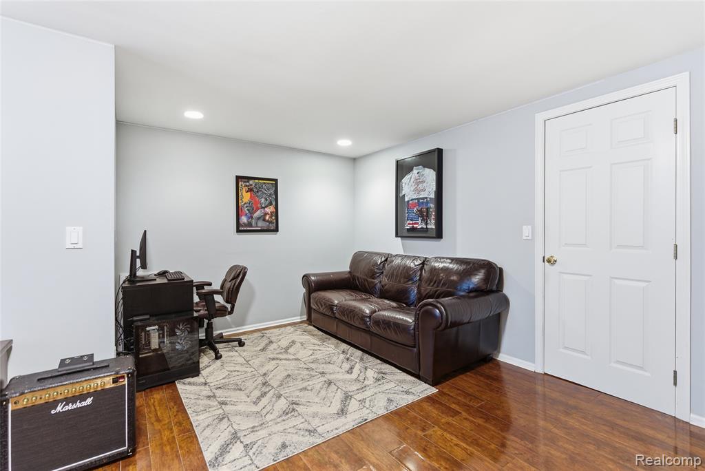 7095 Elmwood Drive, Grand Blanc, MI 48439 — Photo 36