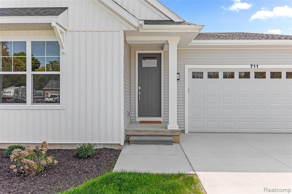711 W Windward Way, Perry, MI 48872 — Photo 29