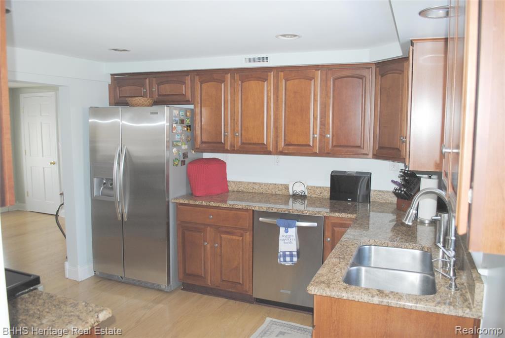 15473 Park Lane, Plymouth, MI 48170 — Photo 14