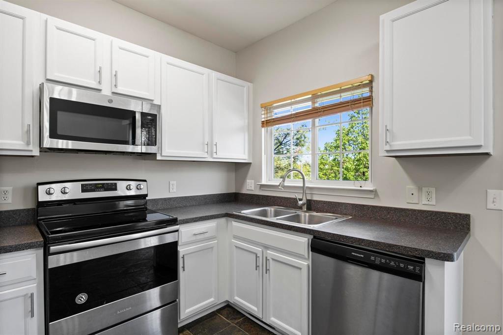44771 ELLERY Lane, Novi, MI 48377 — Photo 10