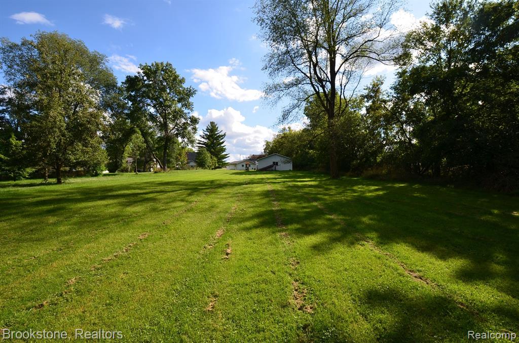 10083 HEGEL Road, Goodrich Vlg, MI — Photo 15