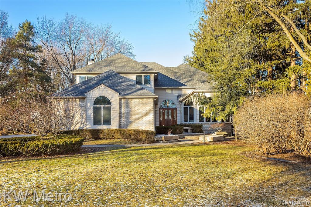 685 TRINWAY Drive, Troy, MI 48085 — Photo 2