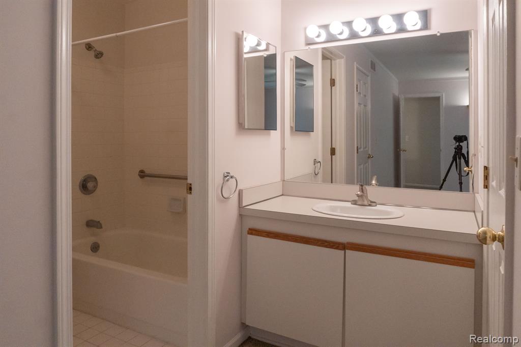 6851 TANGLE WOOD, Waterford, MI 48327 — Photo 18