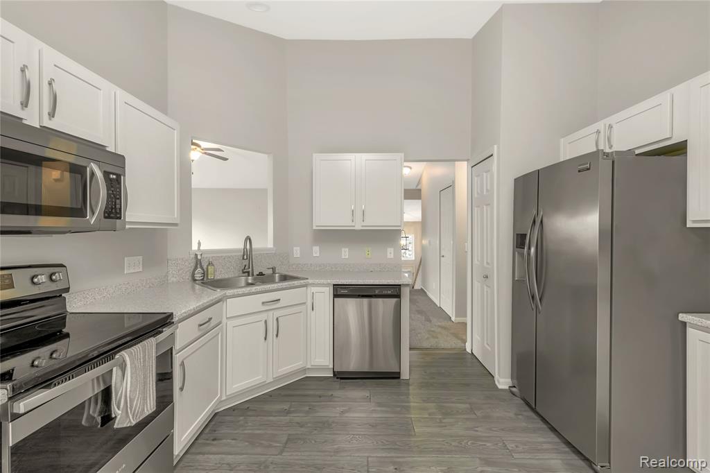 572 Dockside Circle, Holly, MI 48442 — Photo 8