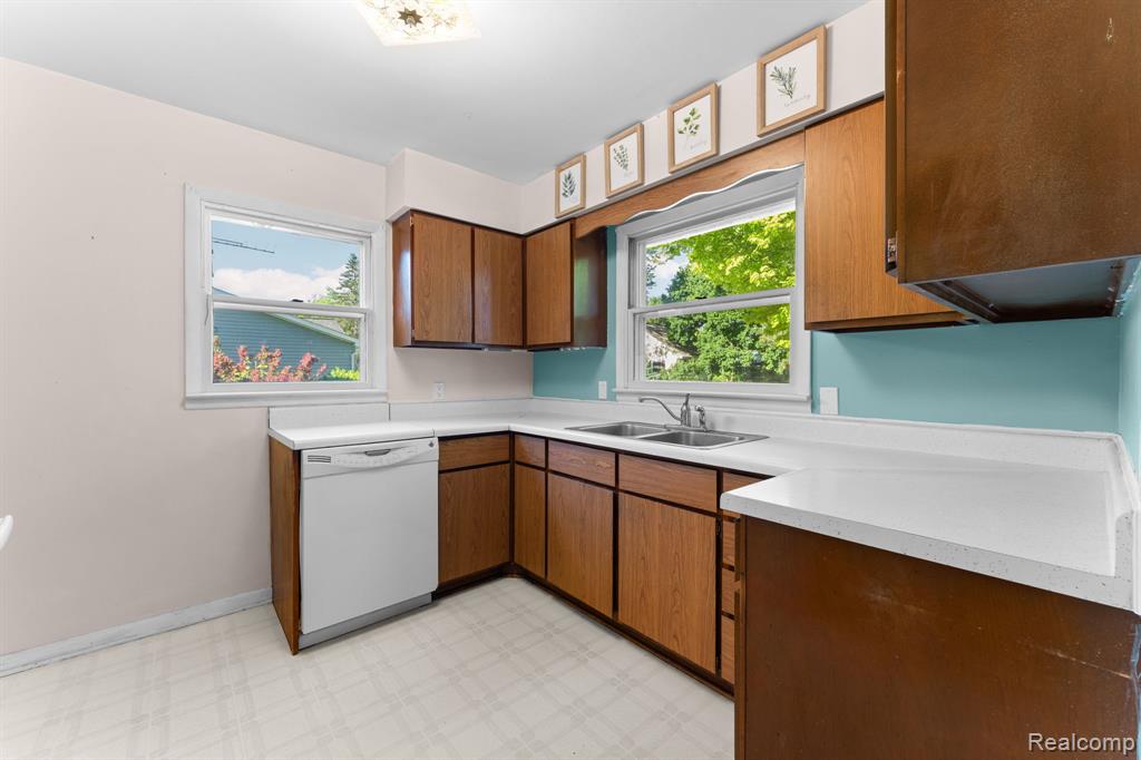 9144 Walnut Drive, Whitmore Lake, MI 48189 — Photo 16
