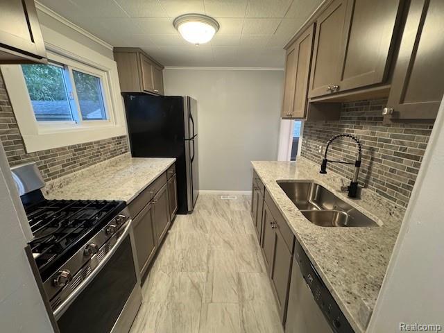 420 W Browning Avenue, Hazel Park, MI 48030 — Photo 2