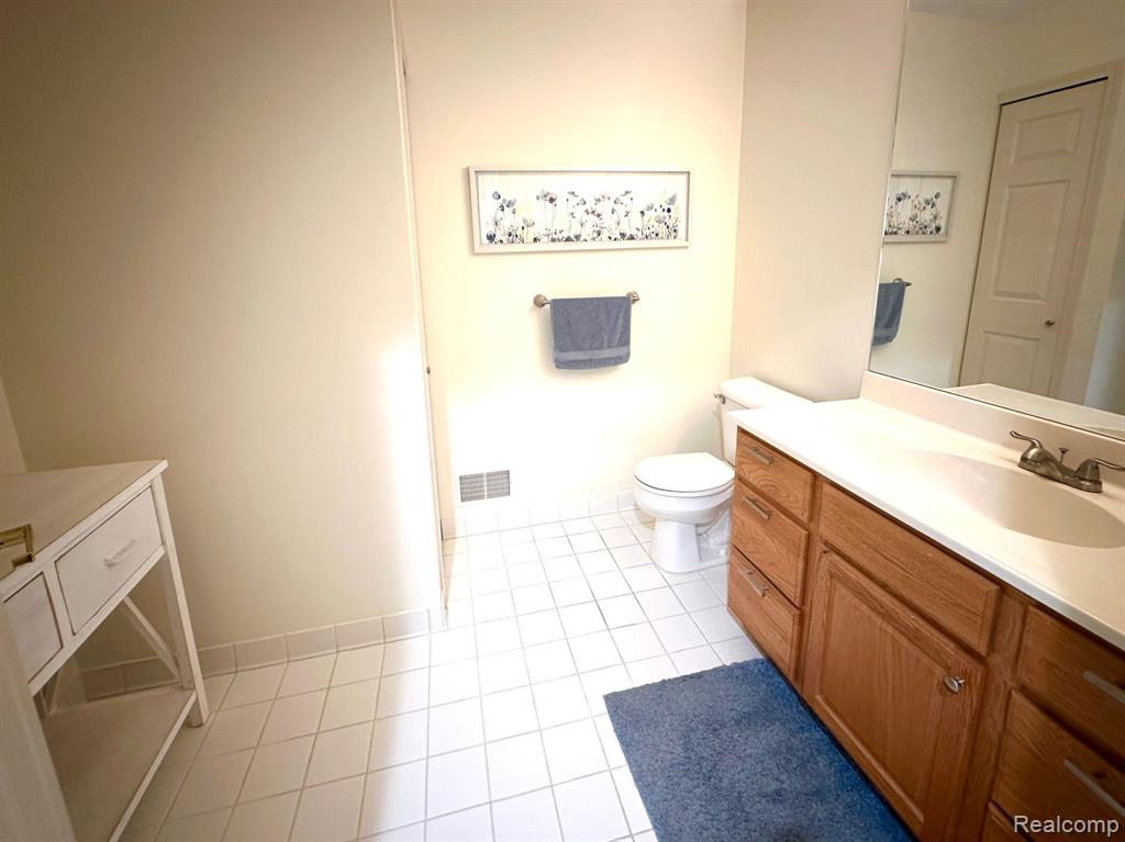 1439 DARNEL Drive, Brighton, MI 48116 — Photo 18