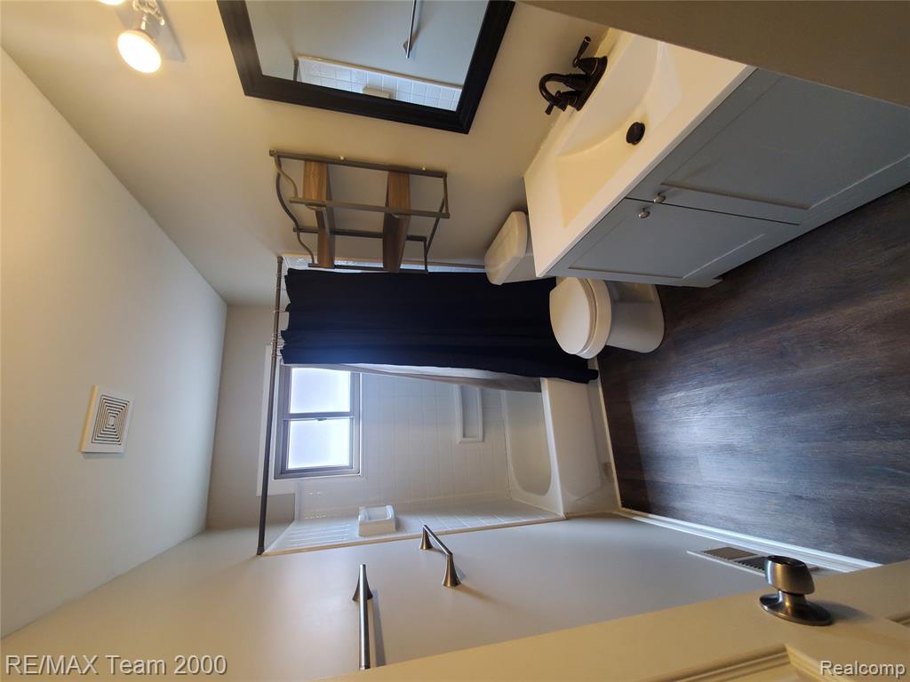 5397 JACKSON Street, Dearborn Heights, MI 48125 — Photo 9